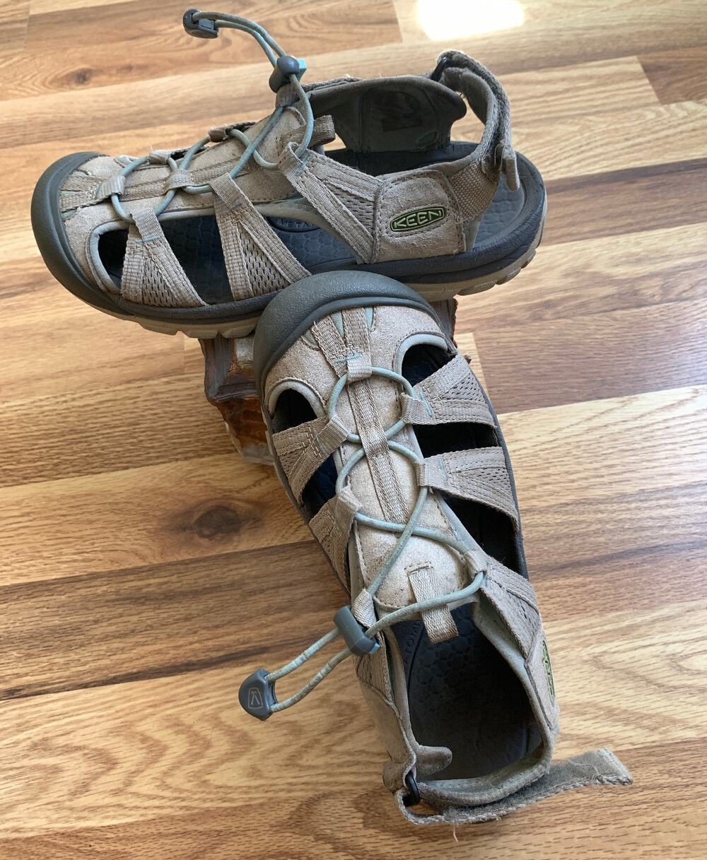 KEEN Sandals W 7.5 Tan w/Green accents Webbing Straps Outdoor Hike Camp